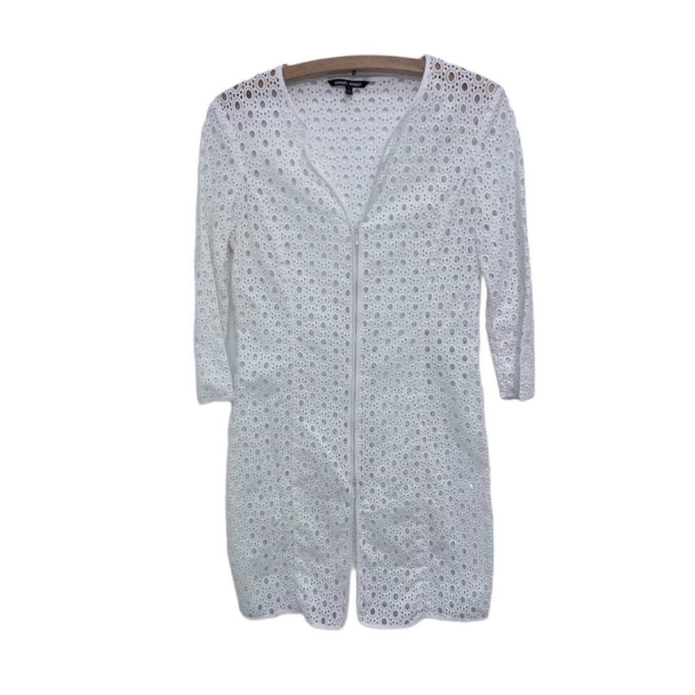 Samuel Dong Eyelet Jacket
Dress white Size small white prairie